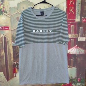 Oakley t-shirt